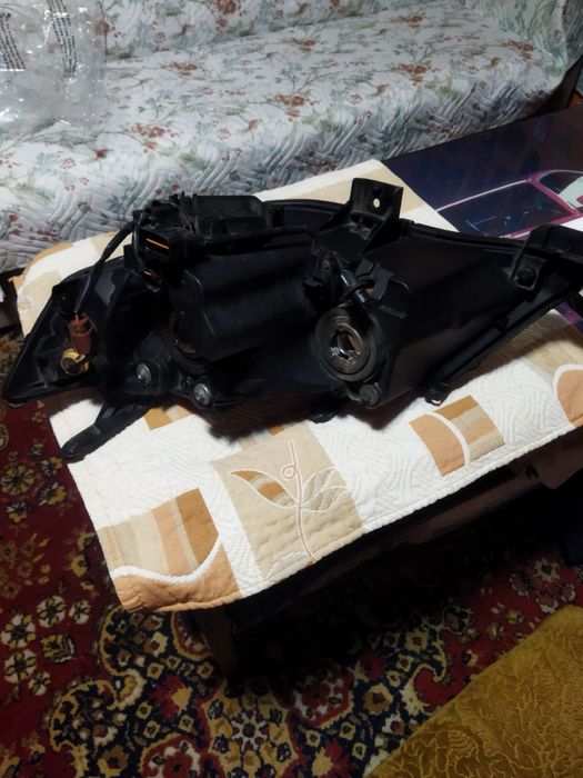 Продавам фарове за Митсубиши Аутлендър