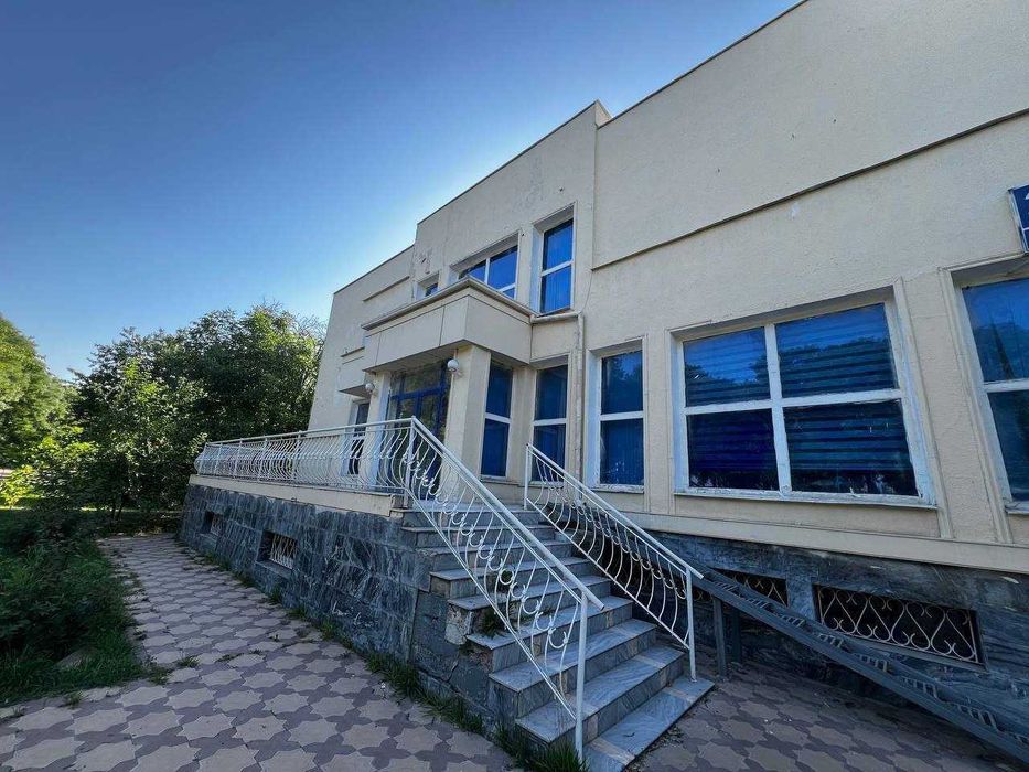 Здание Карасу Академия МВД 8,4-сот 2-этажа 600 м² под клинику офис