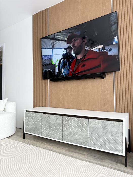 Тумба под тв,состояние отличное,как новая