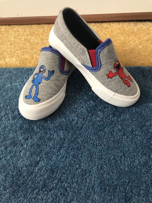 Tenisi pentru copii nr 25, Noi