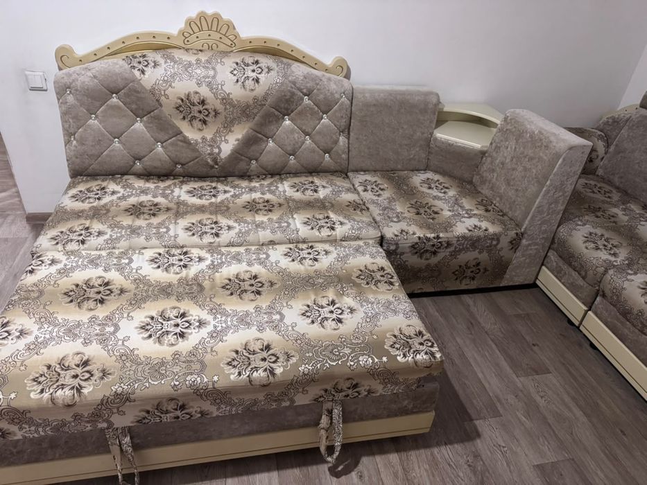 Продам угловой дивае