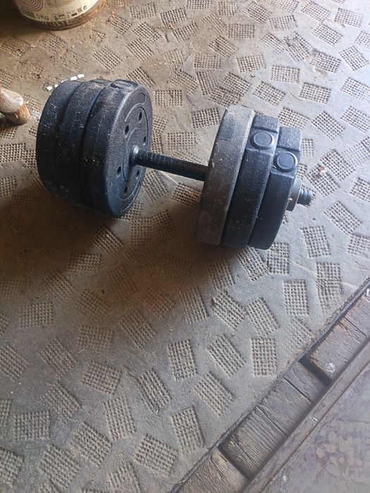 Vând gantere cu discuri de 3,2,5 și 2 kg