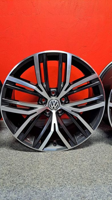 Оригинални джанти Фолксваген 19 цола VW Passat alltrac гуми 245 40 19