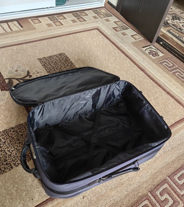 Продам чемодан на колёсах