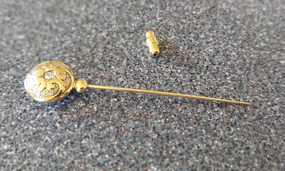 Старинна антикварна златна/18  кар.позлатена немска игла с брилянти