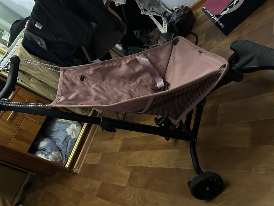 Продам коляску, сидячяя, компактная