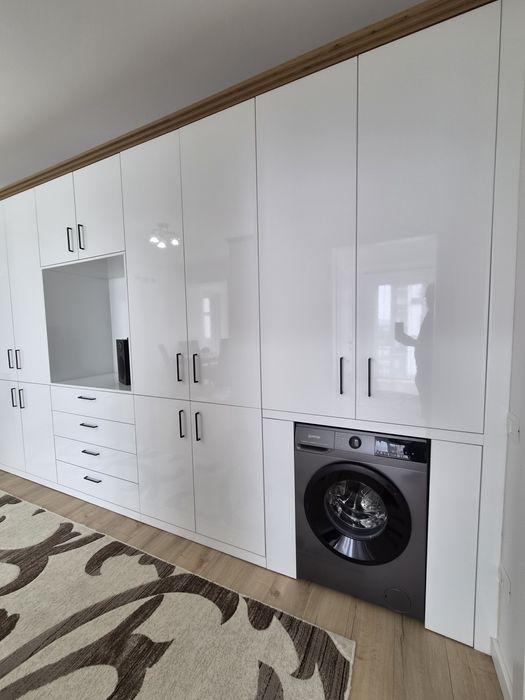 Vând apartament cu trei camere în bloc nou mobilat si utilat