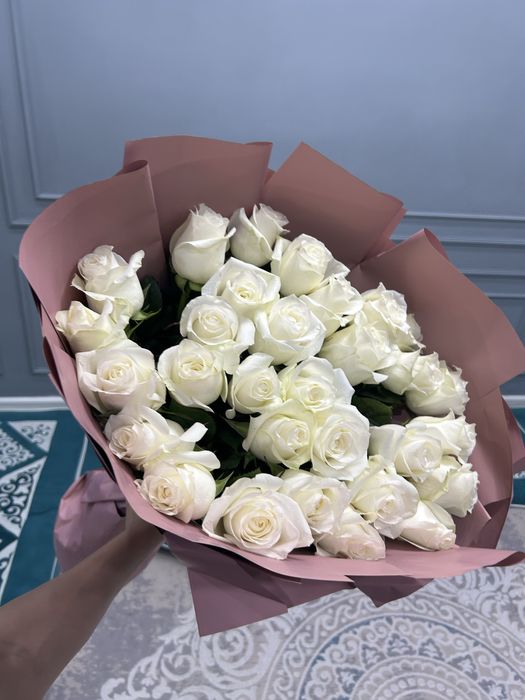 Прекрасные белые розы 31 шт