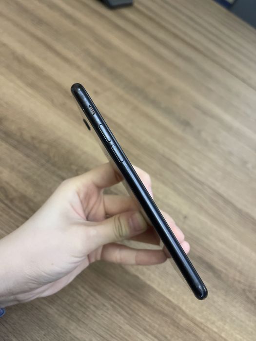 Продам Iphone SE