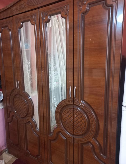 Плоский батарея 6шт, 3та гилам, 1та шкаф, 1та шифонер, 1та трюмо