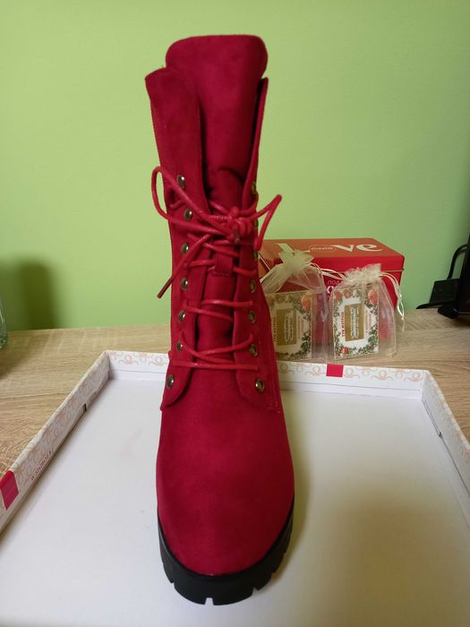 Дамски Боти червени