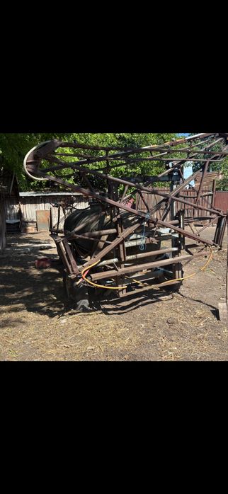 Vand tractor, semanatoare grau, semanatoare porum, disc , plug si met erbicidat