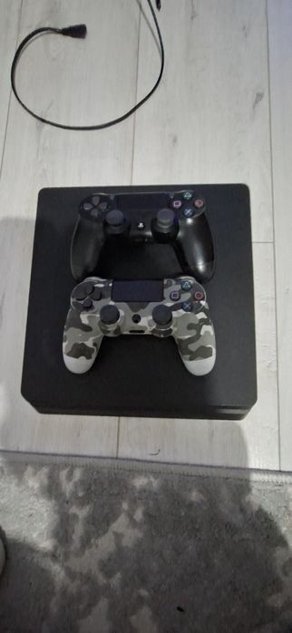 Vand ps4 slim in stare excelenta