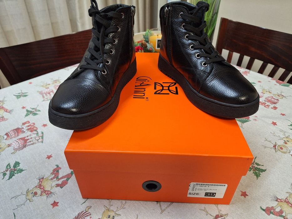 Дамски боти на Джани обували за час