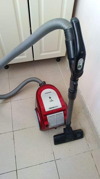 Пылесос  Samsung 1800w