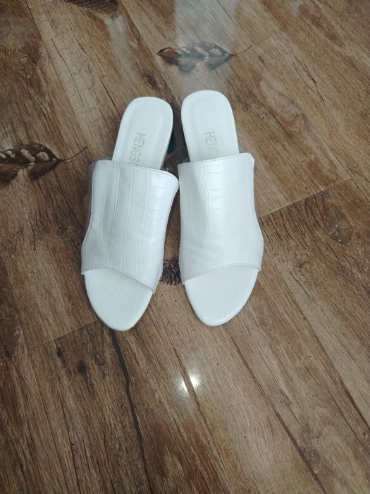 Saboti marime 37