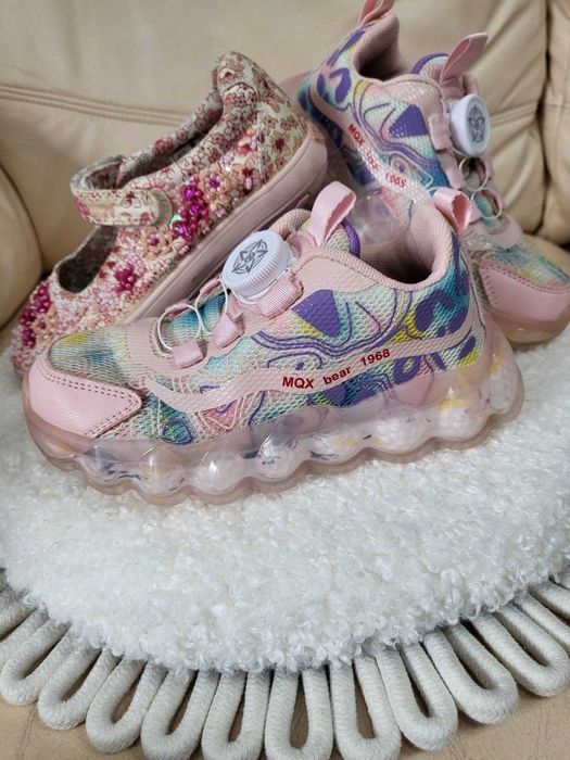 Пъстри маратонки и подарък обувки