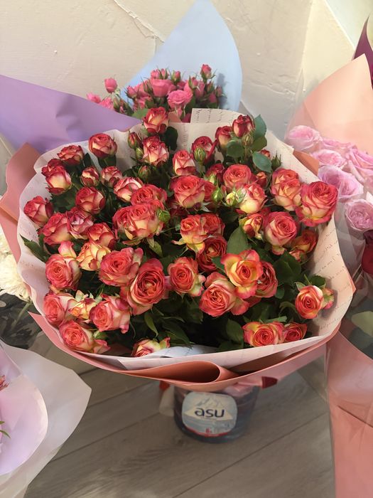 Букеты роз свежие