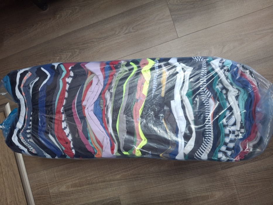 Tricouri la sac aproximativ 80buc