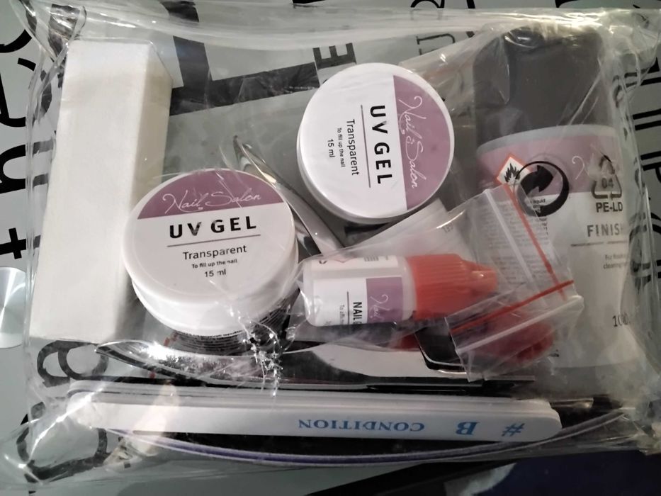 UV лампа за маникюр с всички необходими принадлежности