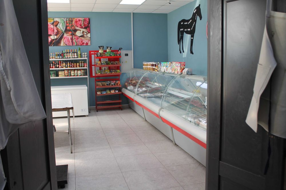 Сдается в аренду мясной магазин.