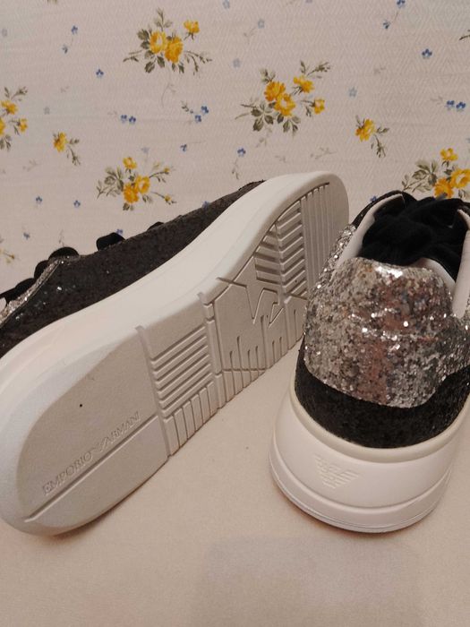 Emporio Armani нови сникърси с брокат