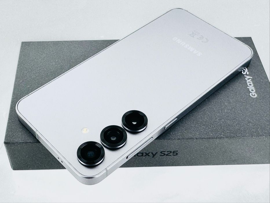 КАТО НОВ! Samsung Galaxy S25 5G 256GB 12RAM Silver Shadow Гаранция!