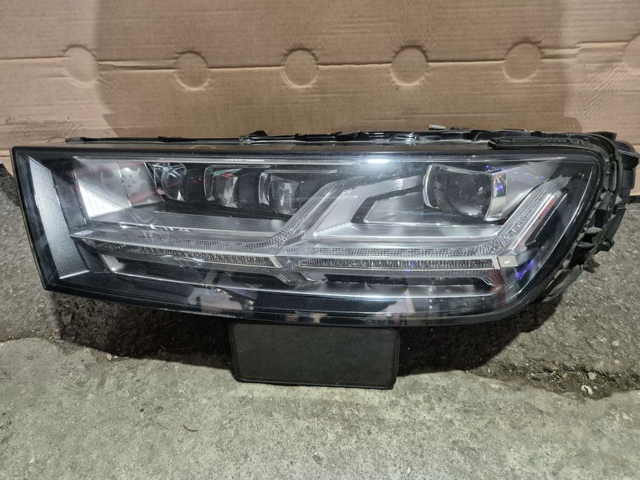 Ляв фар Audi Q7 4M  Ауди КЮ7 SQ Matrix