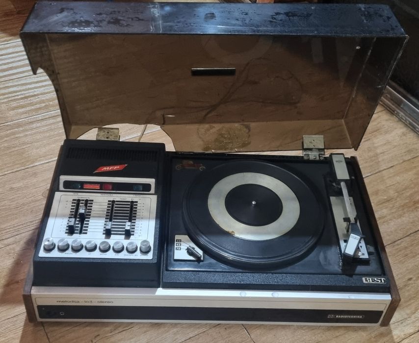Продам радиопроигрователь RADIOTEHNIKA 103