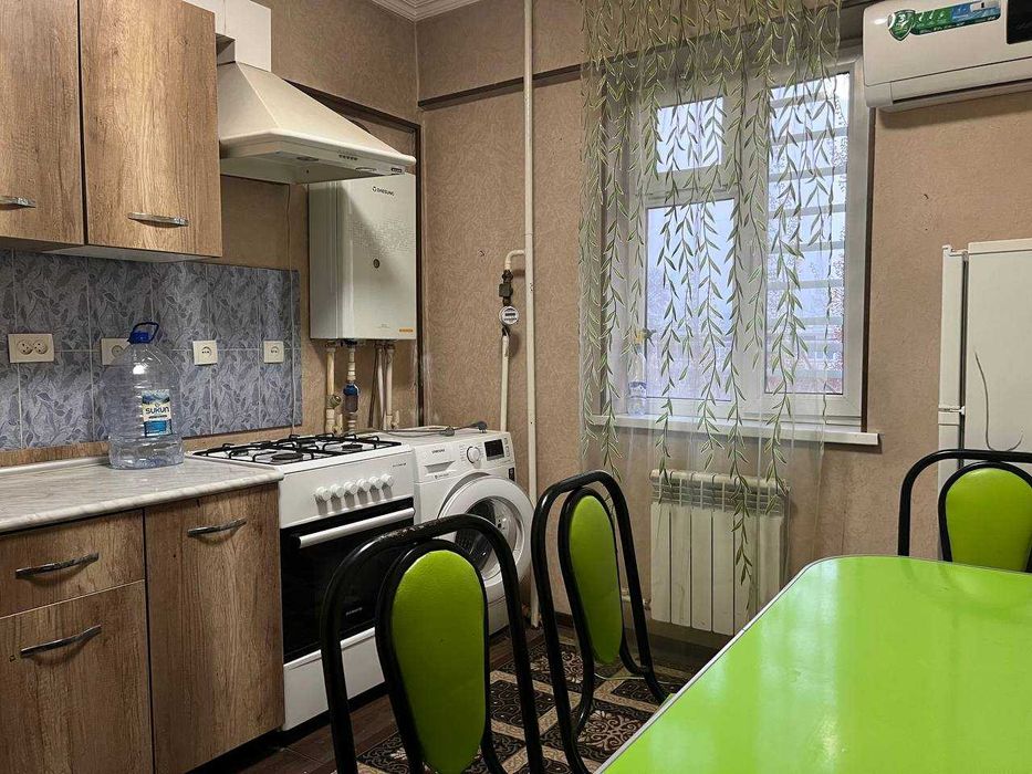 Yangi bozor va ECO park (sobiq tenesniy k)oralig'ida kvartira sotiladi