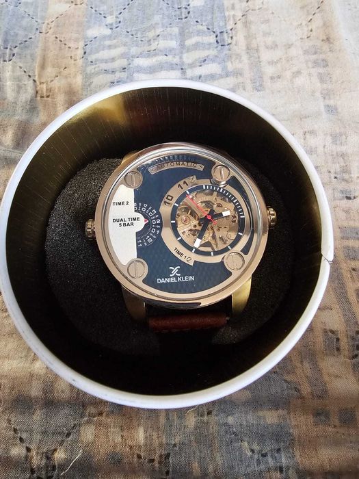 Продам часы с автозаводом.