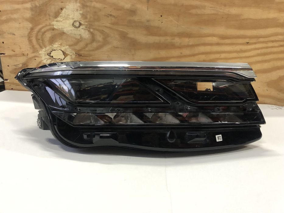 Far dreapta Volkswagen Touareg III Full Led Matrix