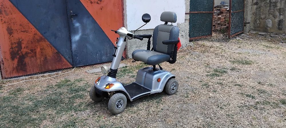 Електрически скутер за трудно подвижни хора