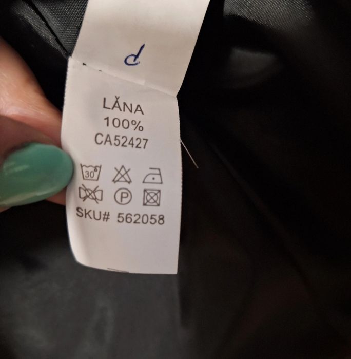 Palton din lana, culoare verde,cu negru si gri,purtat o singura data.
