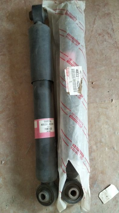 Амортизатор на Рав 4 задний