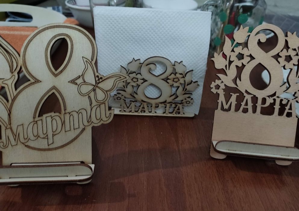 Подставка под телефон. 8 марта