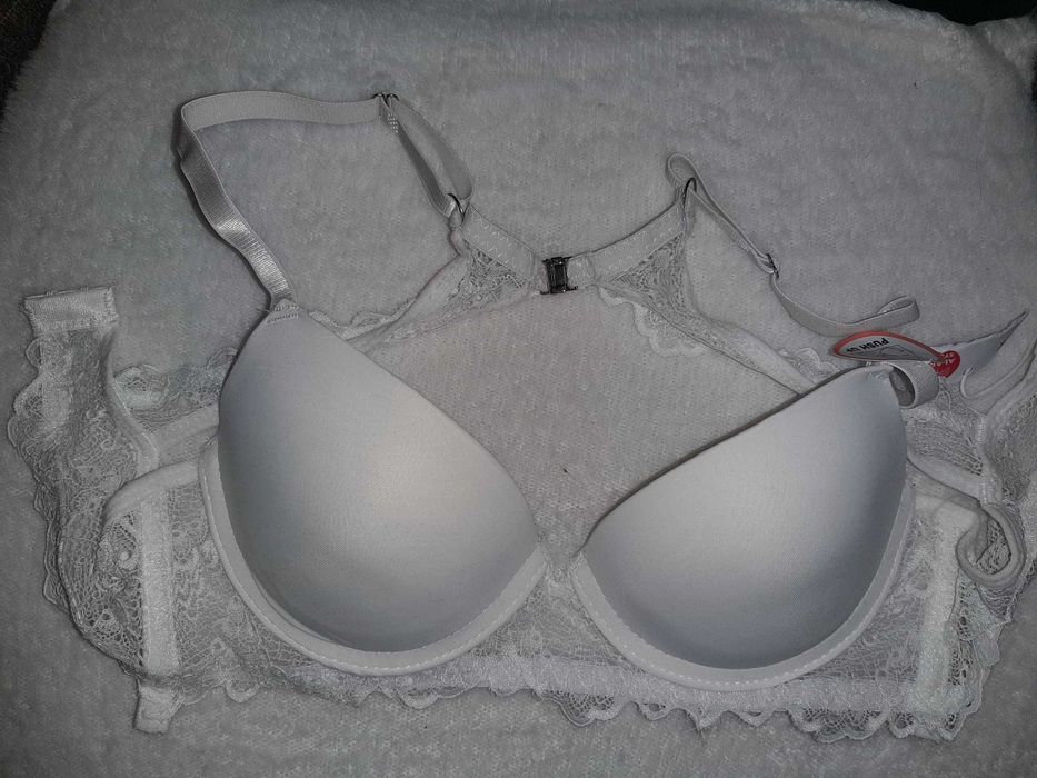 Sutien alb superb ideal mirese alb dantelat model deosebit la spate