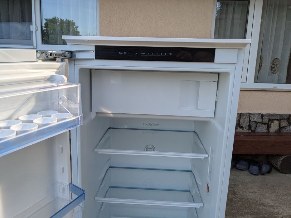 Frigider  incorporabil AEG  a fost folosit 6 luni  este că nou