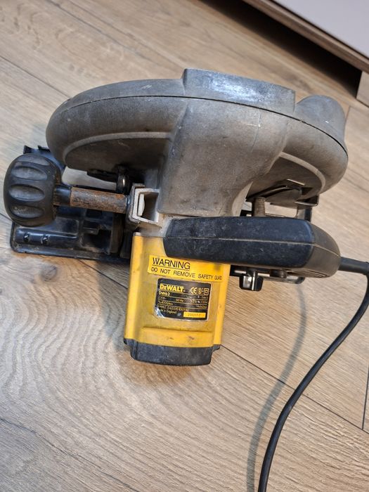 Circular dewalt dw62