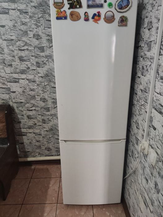 Продам холодильник
