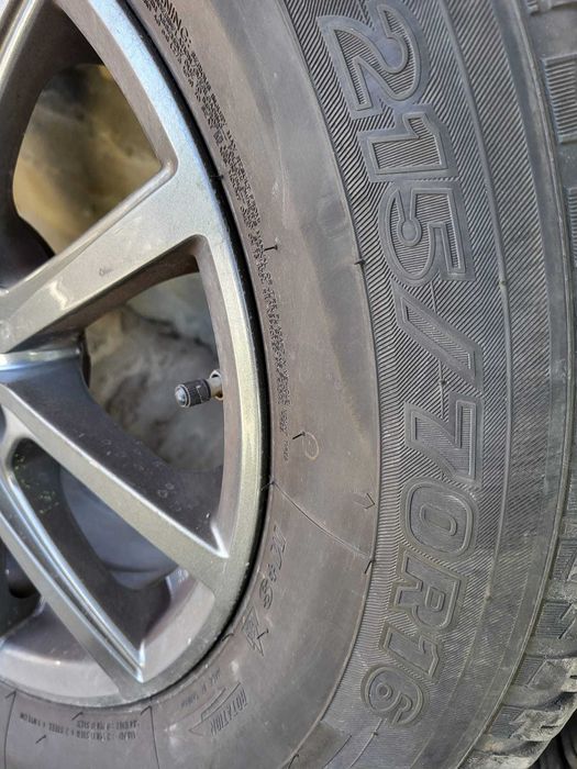 Продавам взесезонни гуми Maxxis M+S. На един Сезон с оригинални джанти