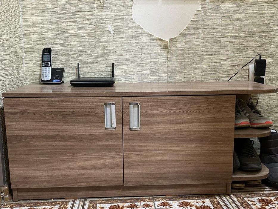 Продам прихожую вешалку