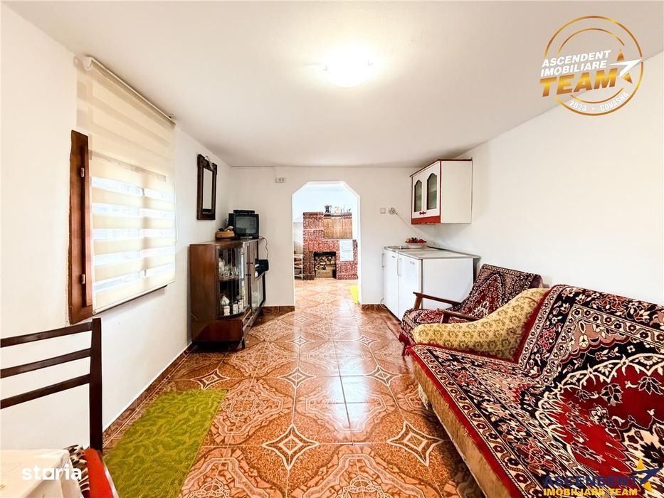 Casa cu teren generos de 1.315 mp, bucatarie de vara complet renovata
