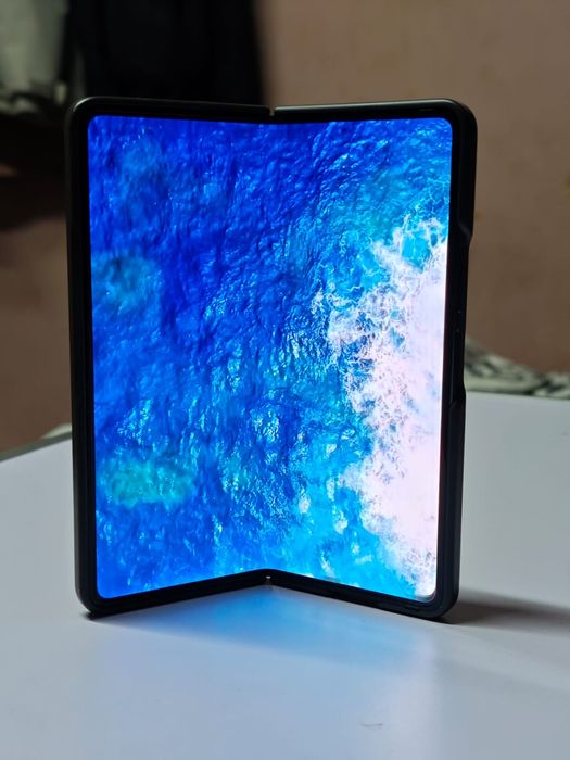 Vând Samsung Galaxy Z Fold 5 + Smartwatch 6 Classic