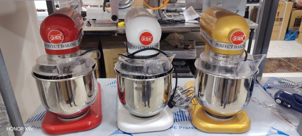 B7 mixer reminli va bez reminli oq qizil va gold ranglari bor