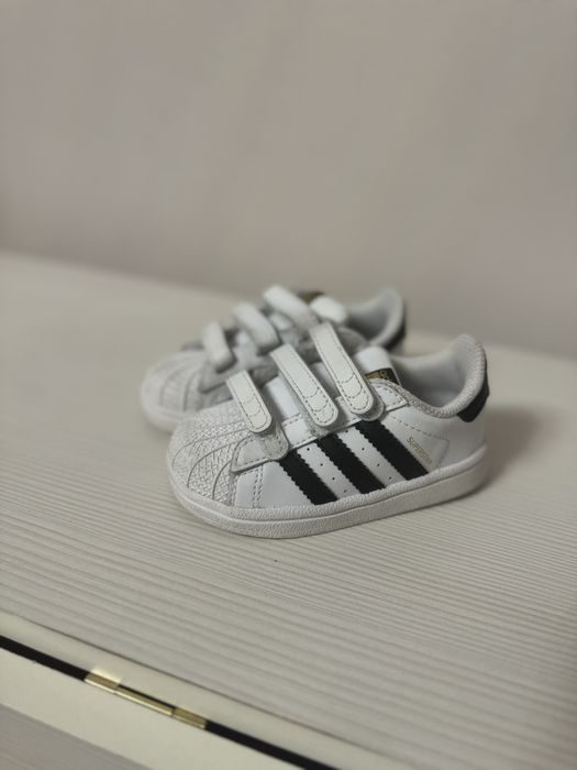 Продам детскую обувь