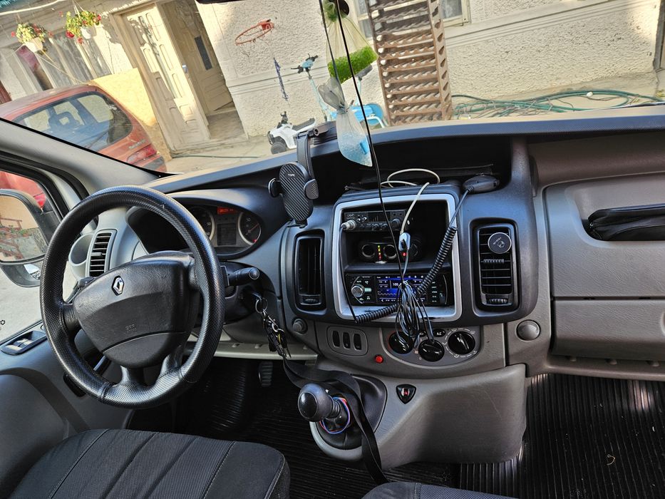 Renault Trafic 2.0 dCi 2011 8+1
