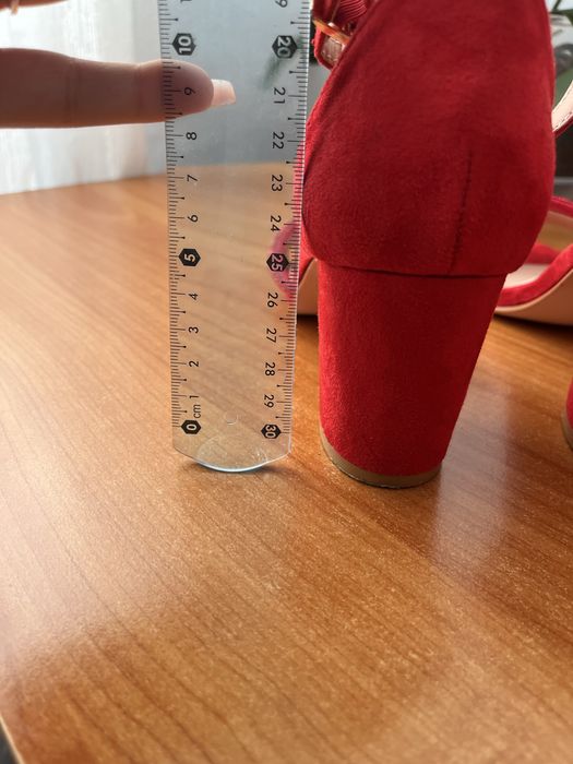 pantofi cu toc roșii