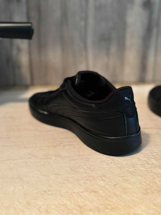 Продавам маратонки Puma Smash V2