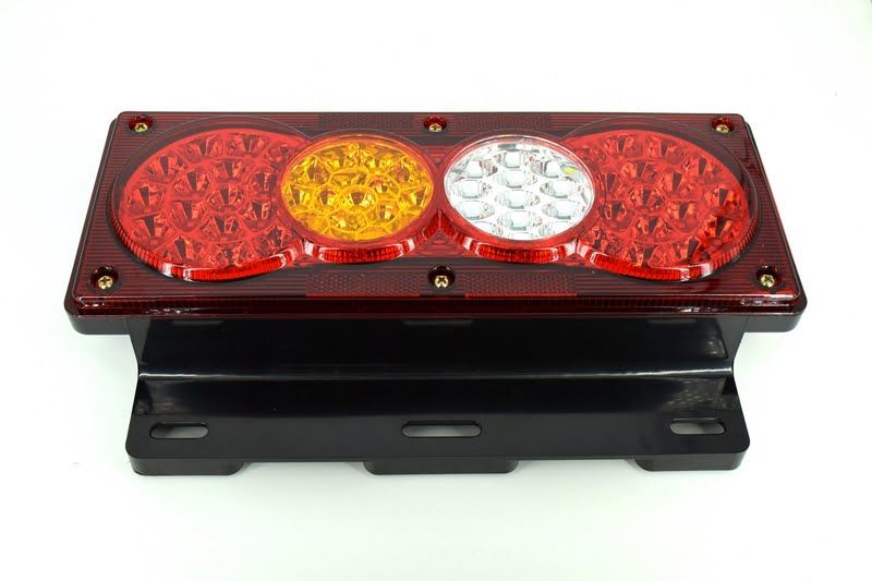 Lampa stop SMD (dreapta) Voltaj 12V-24V 61 SMD Rezistenta la apa